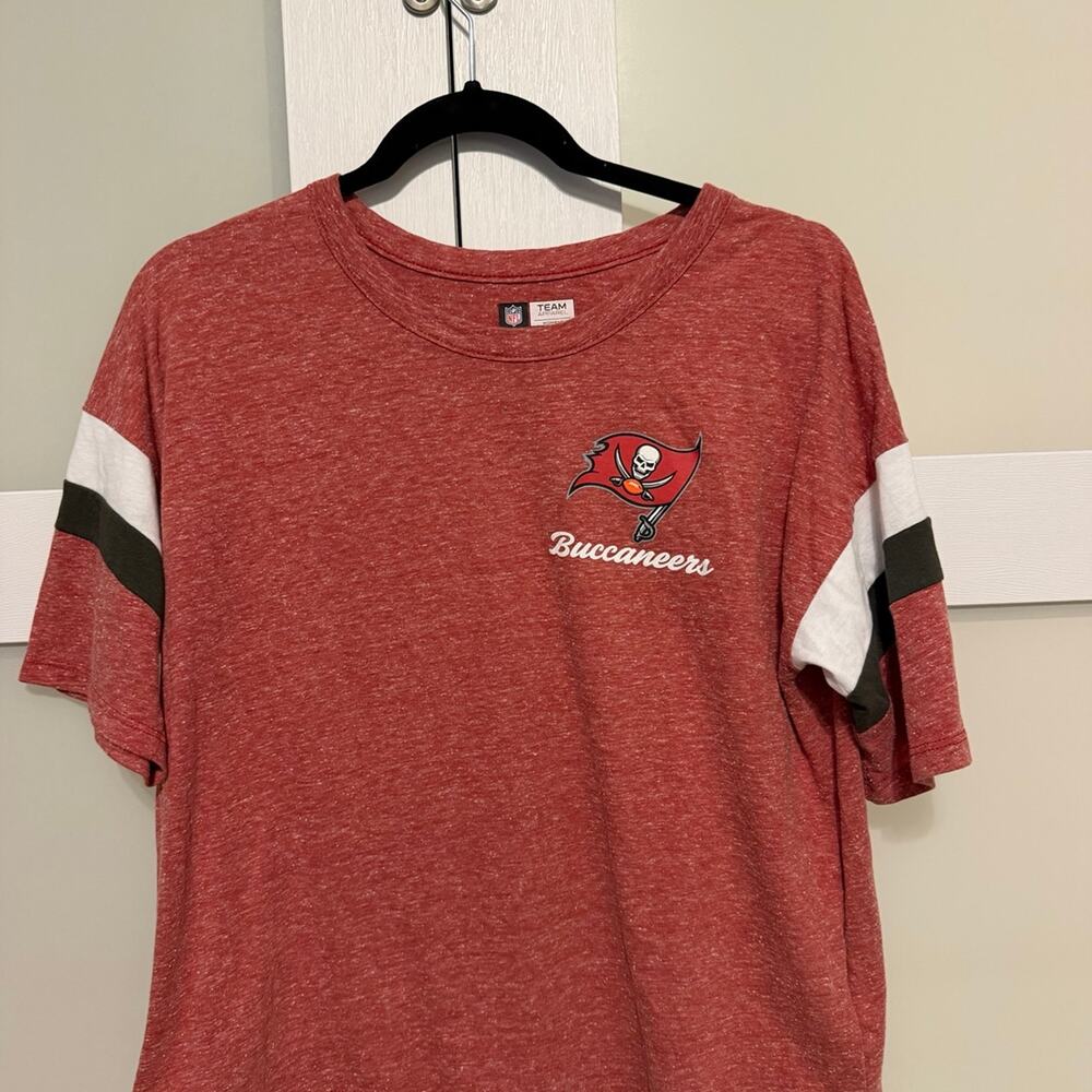 NFL Tampa Bay Buccaneers Women’s Graphic Tee – Size Medium